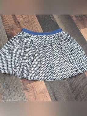 Club Monaco Navy and Beige Mini  Skirt in size 8. Great condition
